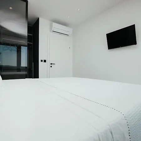 1911 ゲストハウス 4*