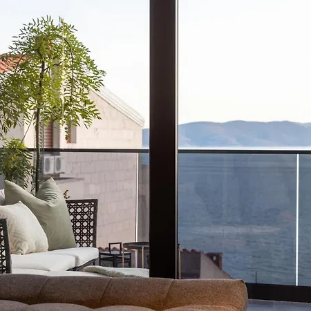 1911 ゲストハウス 4*